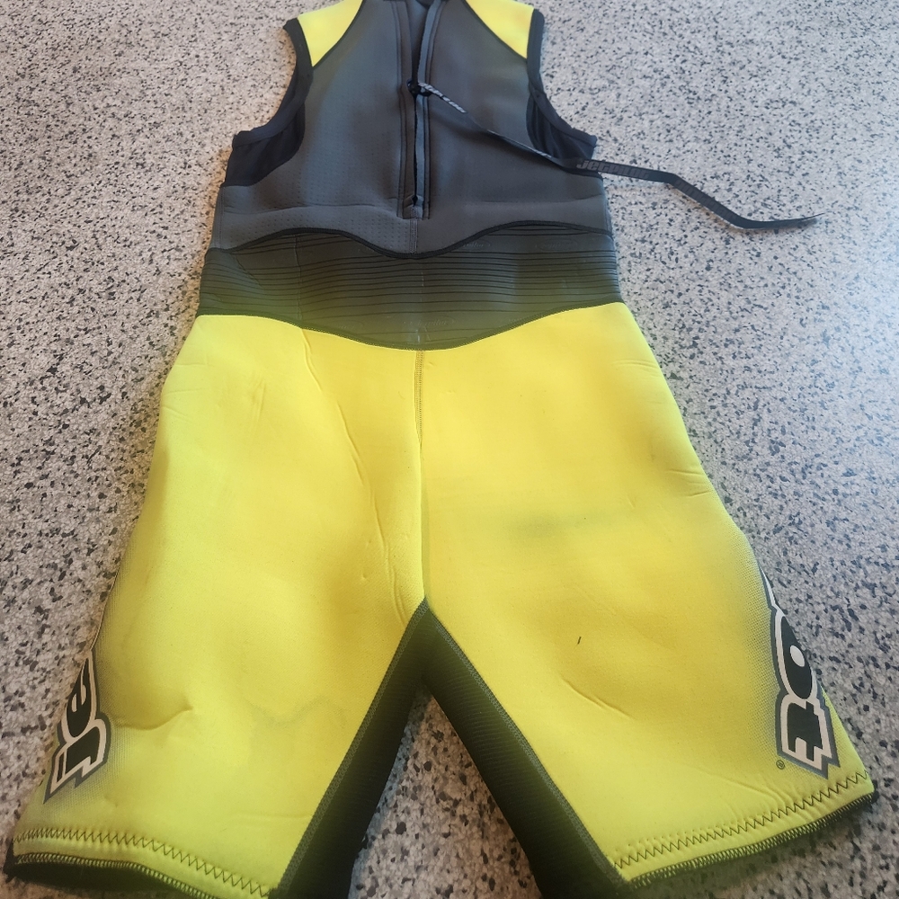 Wetsuit - Picture 2 of 3